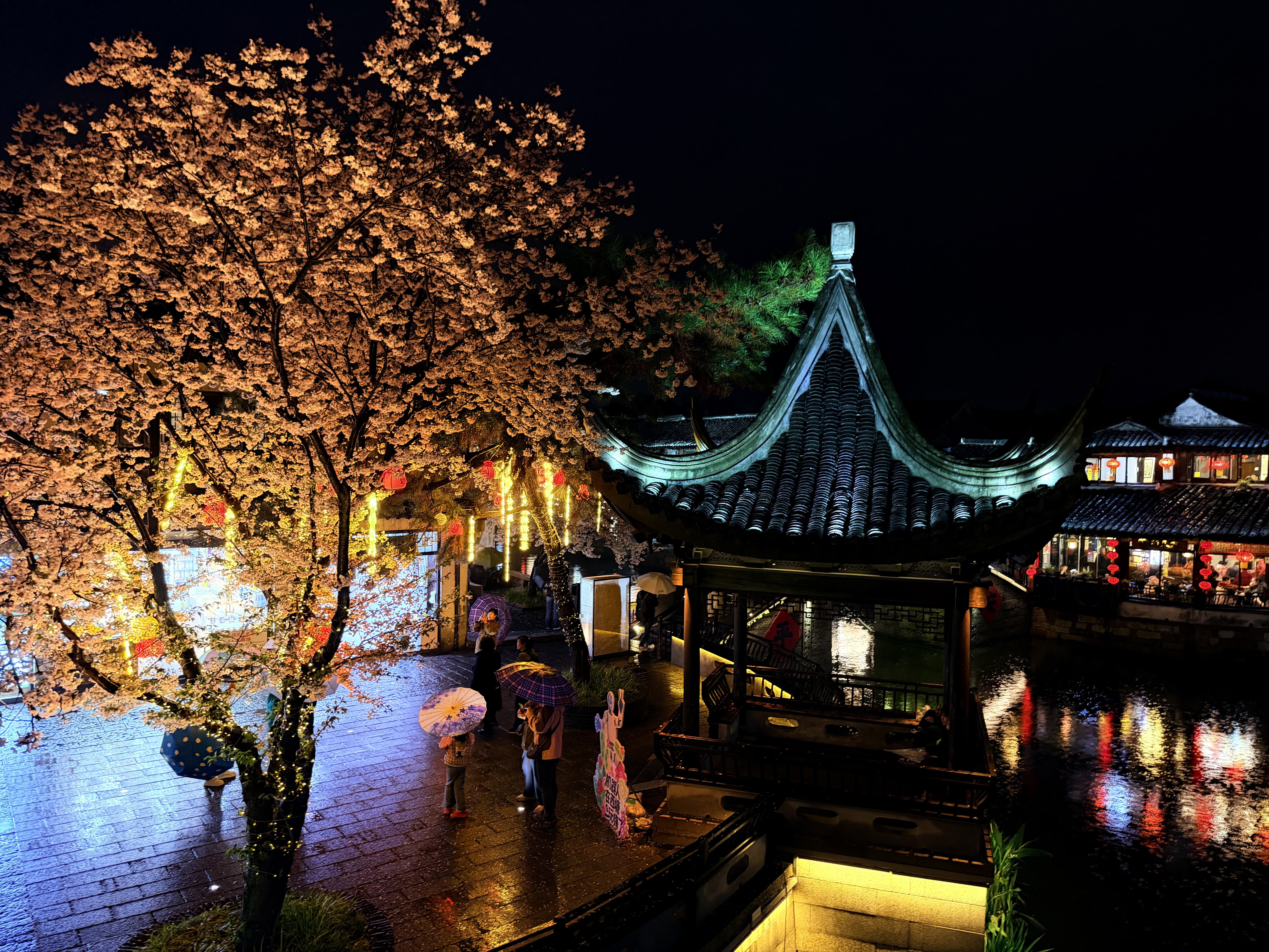 “人性的背后是白云苍狗，愿你我都是生活的高手。”